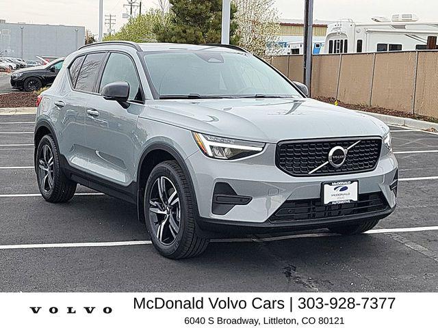 2026 Volvo XC40 Core, B5 AWD Gas (mild hybrid), Dark