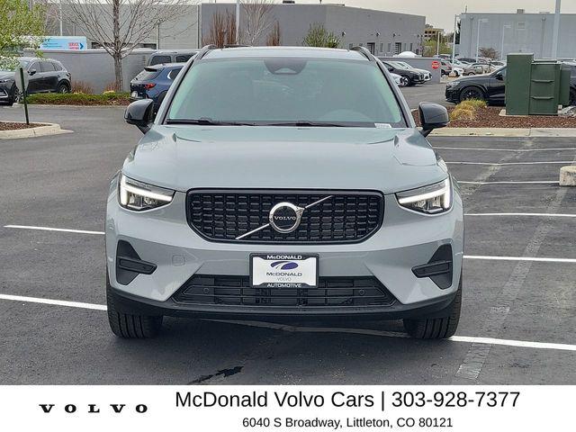2026 Volvo XC40 Core, B5 AWD Gas (mild hybrid), Dark