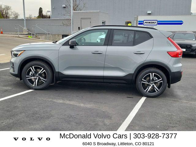 2026 Volvo XC40 Core, B5 AWD Gas (mild hybrid), Dark