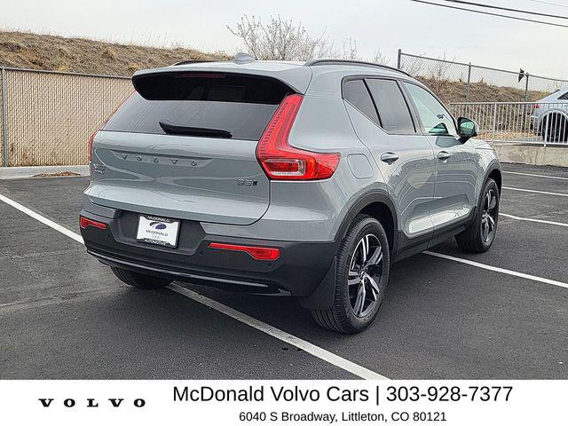 2026 Volvo XC40 Core, B5 AWD Gas (mild hybrid), Dark