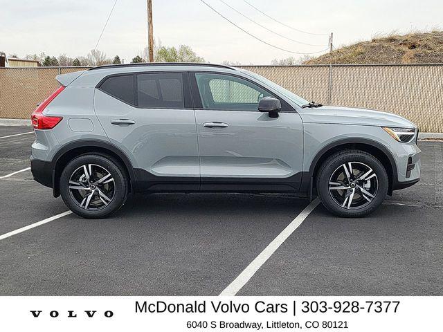 2026 Volvo XC40 Core, B5 AWD Gas (mild hybrid), Dark