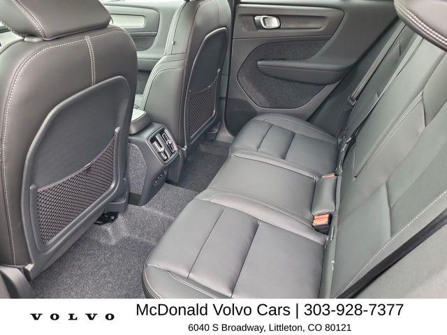 2026 Volvo XC40 Core, B5 AWD Gas (mild hybrid), Dark