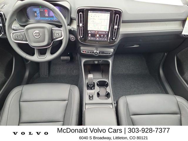 2026 Volvo XC40 Core, B5 AWD Gas (mild hybrid), Dark