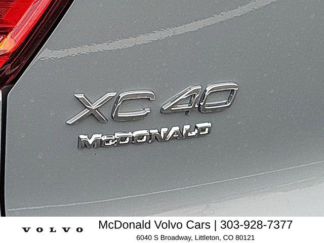 2026 Volvo XC40 Core, B5 AWD Gas (mild hybrid), Dark