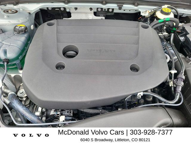 2026 Volvo XC40 Core, B5 AWD Gas (mild hybrid), Dark