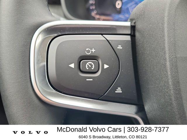 2026 Volvo XC40 Core, B5 AWD Gas (mild hybrid), Dark
