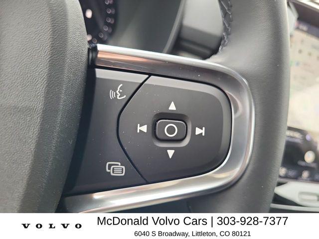 2026 Volvo XC40 Core, B5 AWD Gas (mild hybrid), Dark