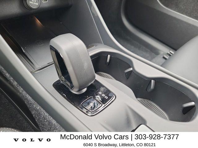 2026 Volvo XC40 Core, B5 AWD Gas (mild hybrid), Dark