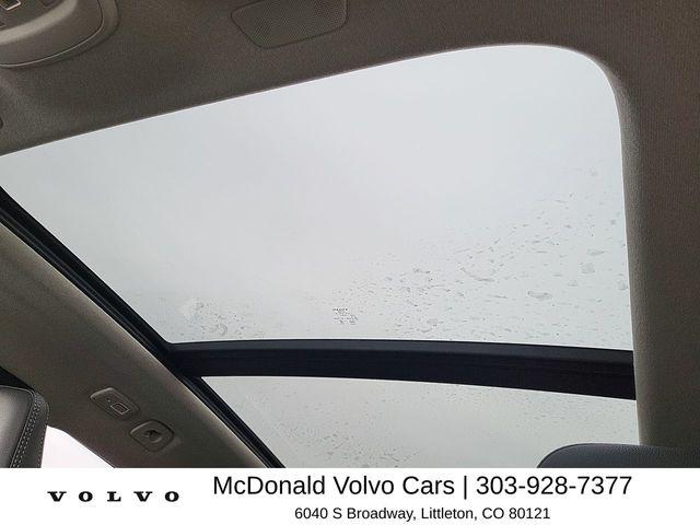 2026 Volvo XC40 Core, B5 AWD Gas (mild hybrid), Dark