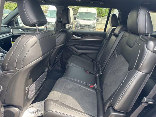 2026 Jeep Grand Cherokee L Altitude 4x4