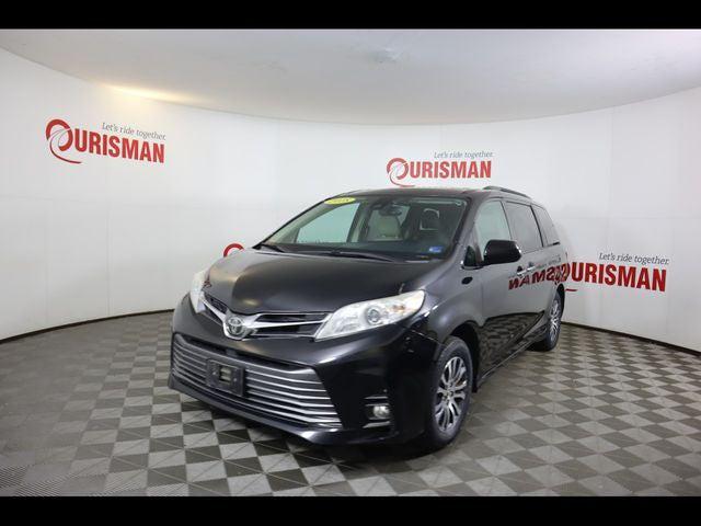2018 Toyota Sienna XLE 8 Passenger