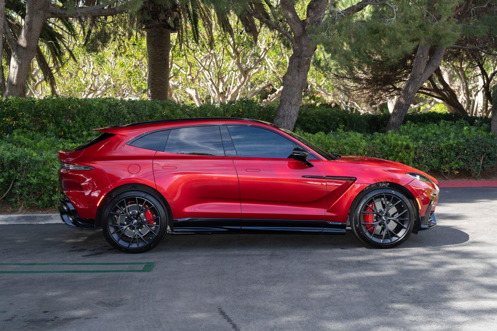 Aston Martin 2026 DBX S