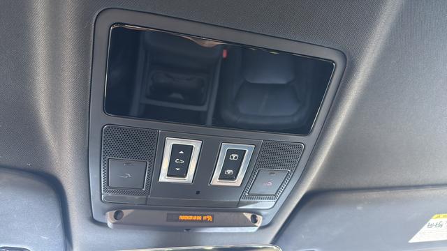 2024 Land Rover Defender 130 P400 X-Dynamic SE