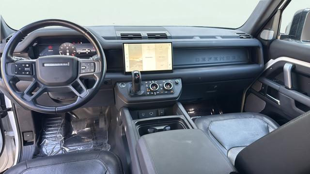 2024 Land Rover Defender 130 P400 X-Dynamic SE