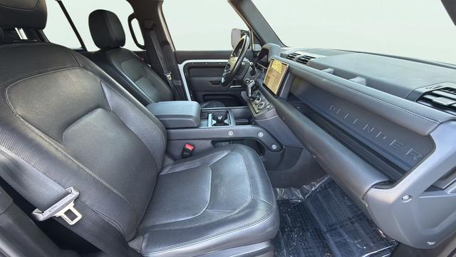 2024 Land Rover Defender 130 P400 X-Dynamic SE