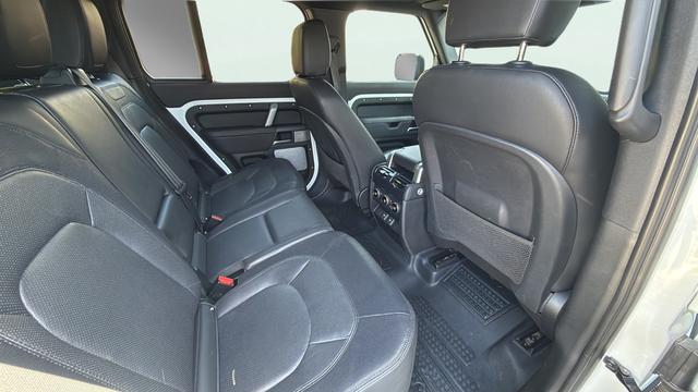 2024 Land Rover Defender 130 P400 X-Dynamic SE