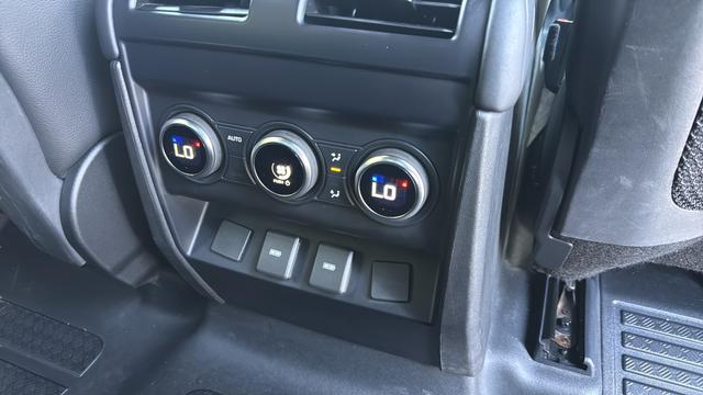 2024 Land Rover Defender 130 P400 X-Dynamic SE