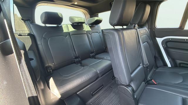 2024 Land Rover Defender 130 P400 X-Dynamic SE