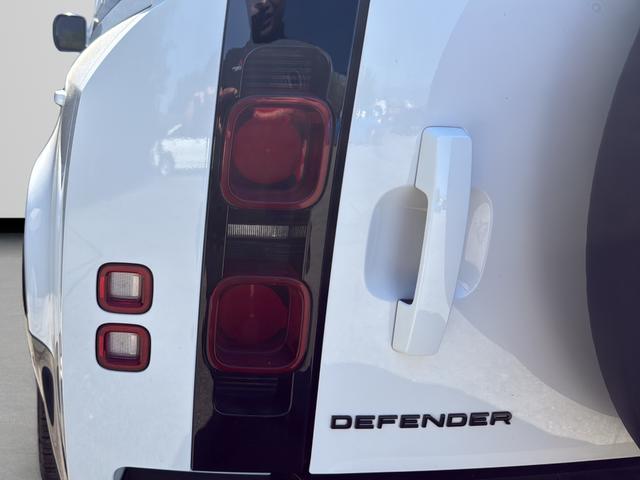2024 Land Rover Defender 130 P400 X-Dynamic SE