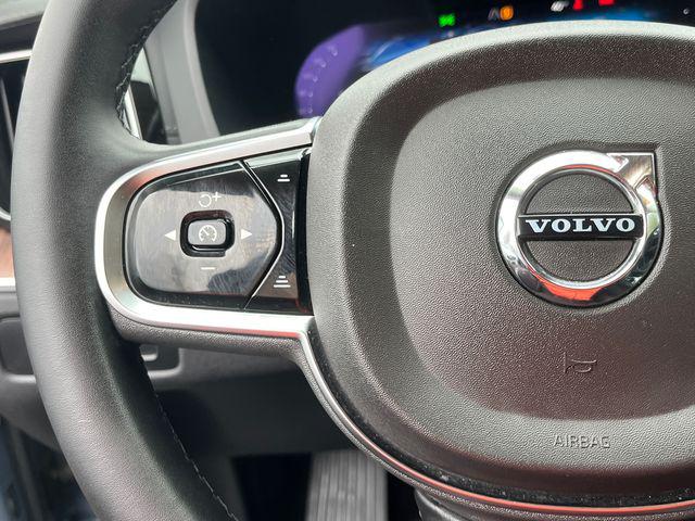 2023 Volvo XC60 Recharge T8 Ultimate Bright Theme