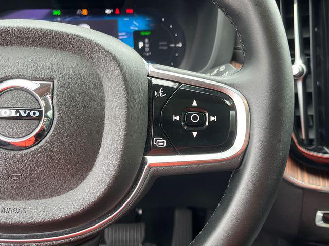 2023 Volvo XC60 Recharge T8 Ultimate Bright Theme