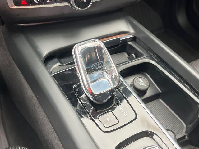 2023 Volvo XC60 Recharge T8 Ultimate Bright Theme