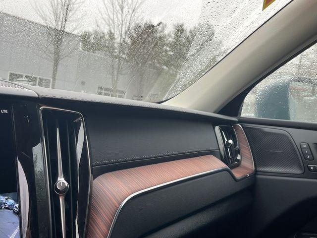 2023 Volvo XC60 Recharge T8 Ultimate Bright Theme