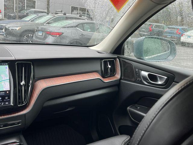 2023 Volvo XC60 Recharge T8 Ultimate Bright Theme