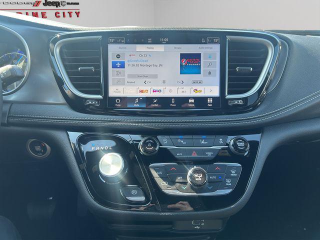 2026 Chrysler Pacifica Select AWD