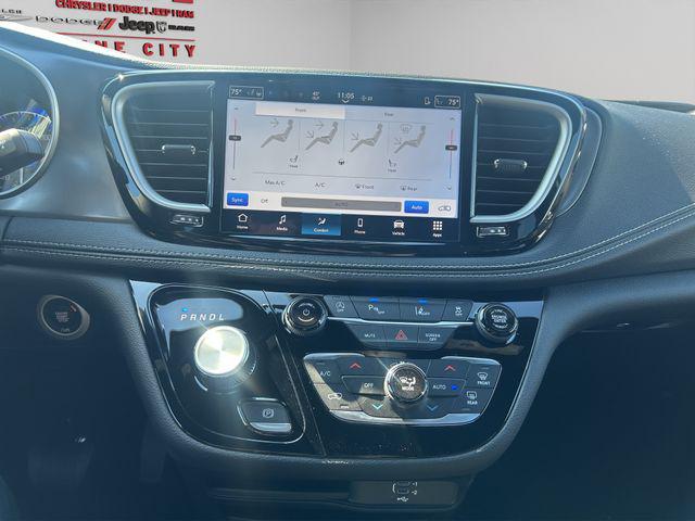 2026 Chrysler Pacifica Select AWD