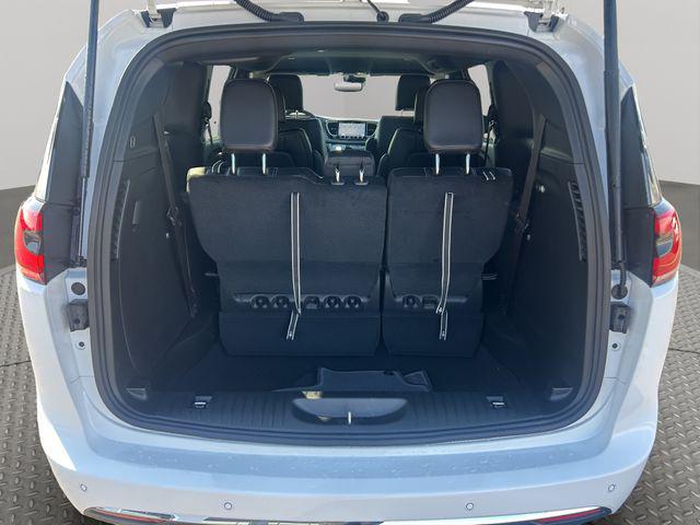 2026 Chrysler Pacifica Select AWD