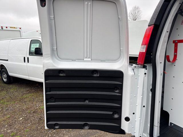 2026 GMC Savana Cargo 3500 Extended Wheelbase, Work Van, RWD