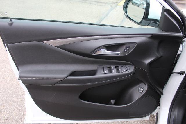 2026 Buick NV Avenir FWD