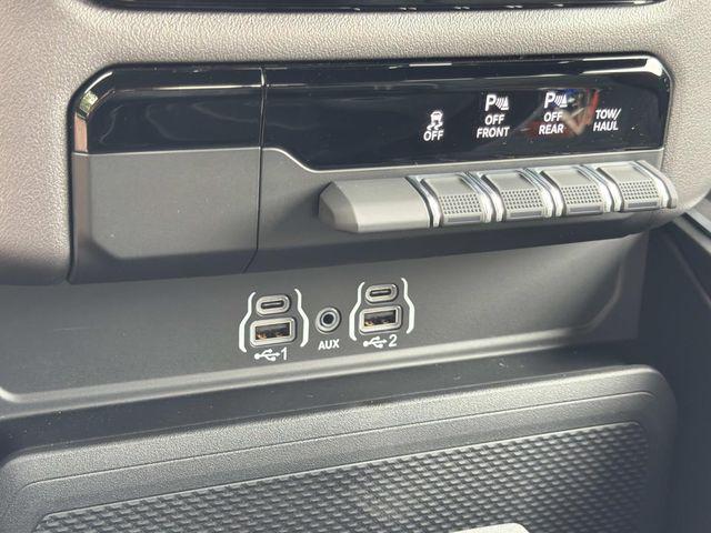 2026 Ram 1500 Big Horn Crew Cab 4x4 5'7" Box