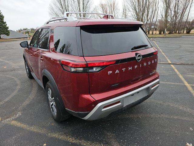 2023 Nissan Pathfinder SL 4WD