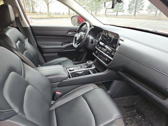 2023 Nissan Pathfinder SL 4WD