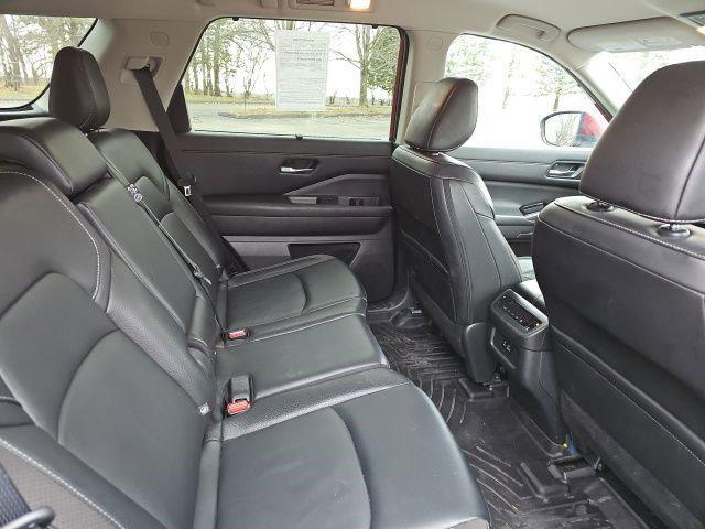 2023 Nissan Pathfinder SL 4WD