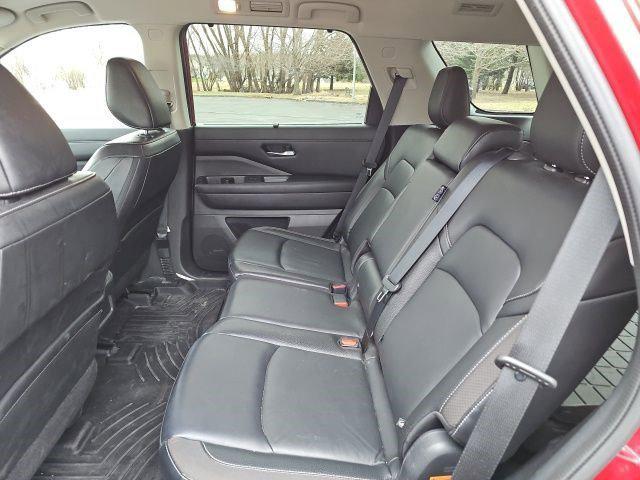 2023 Nissan Pathfinder SL 4WD