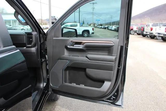 2024 Chevrolet Silverado 1500 4WD Crew Cab Short Bed LT with 2FL