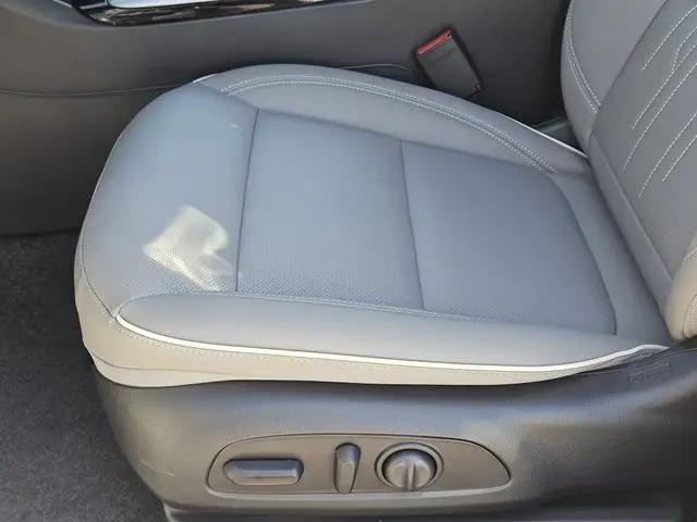 2026 Buick NV Avenir FWD