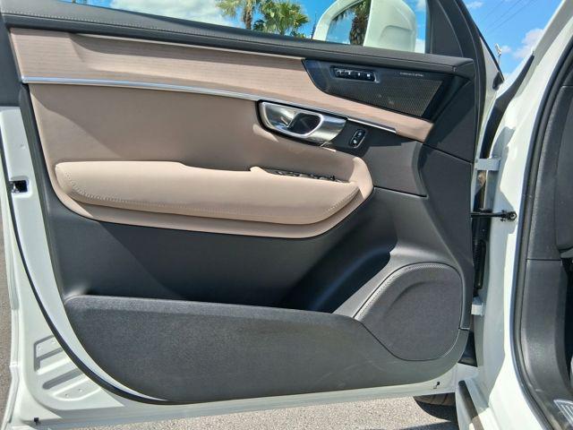 2026 Volvo XC90 Plus, B6 AWD Gas (mild hybrid), Gasoline, Bright, 7 Seats