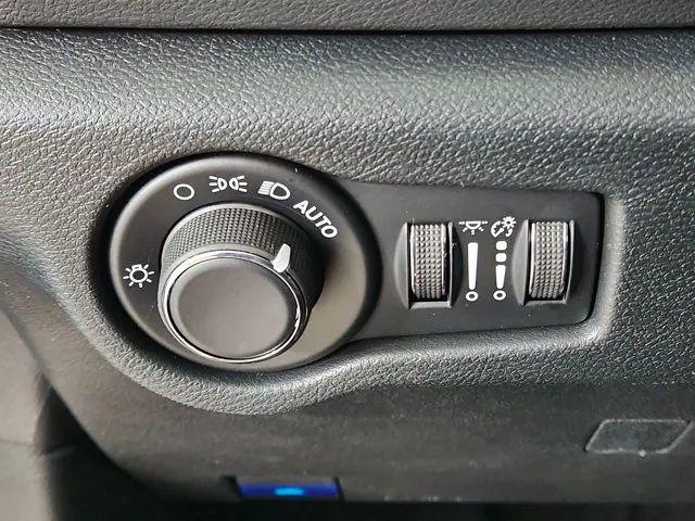 2026 Chrysler Voyager LX