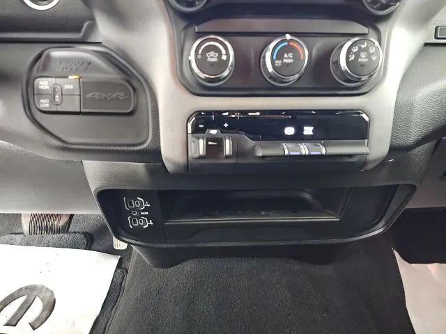 2024 Ram 3500 Big Horn Crew Cab 4x4 8' Box