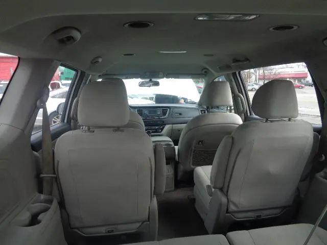 2016 Kia Sedona L