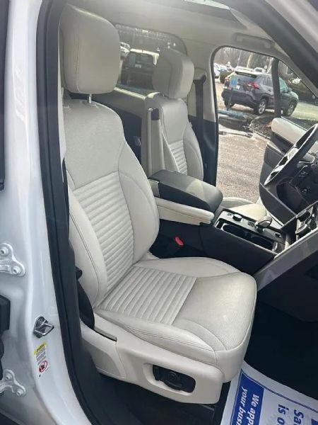 2025 Land Rover Discovery P300 S