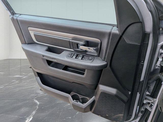 2024 Ram 1500 Classic Warlock Crew Cab 4x4 5'7" Box