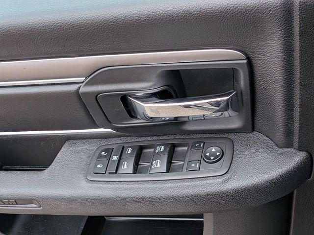 2024 Ram 1500 Classic Warlock Crew Cab 4x4 5'7" Box