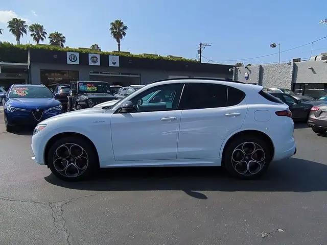 2023 Alfa Romeo Stelvio Veloce AWD