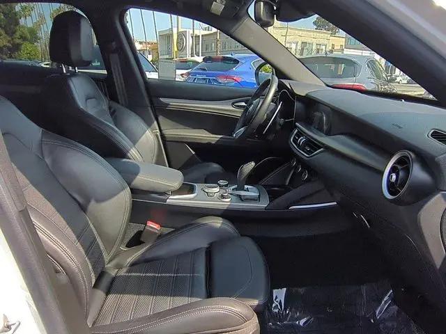 2023 Alfa Romeo Stelvio Veloce AWD