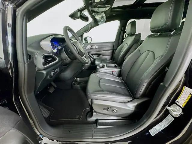 2026 Chrysler Pacifica Select AWD